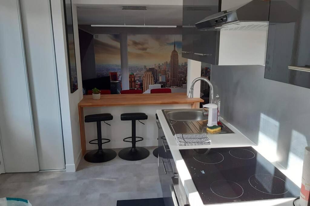 Appartement Renove Le New-York En Centre Ville - Terrasse Et Parking - Non Climatise La Roche-Chalais Exterior photo