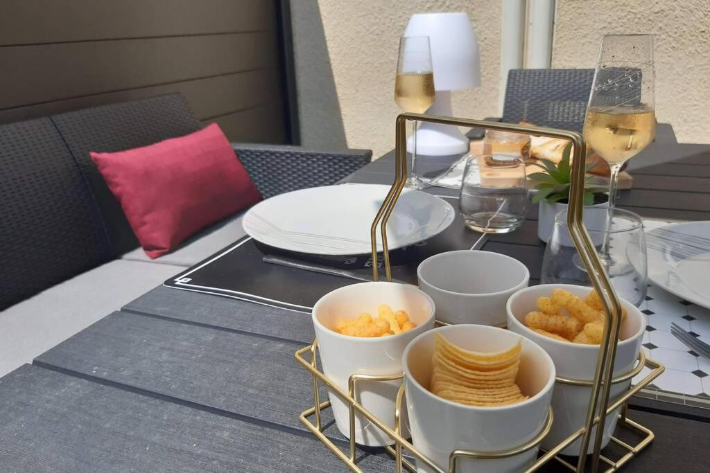 Appartement Renove Le New-York En Centre Ville - Terrasse Et Parking - Non Climatise La Roche-Chalais Exterior photo