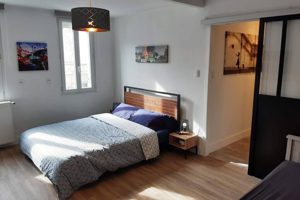 Appartement Renove Le New-York En Centre Ville - Terrasse Et Parking - Non Climatise La Roche-Chalais Exterior photo